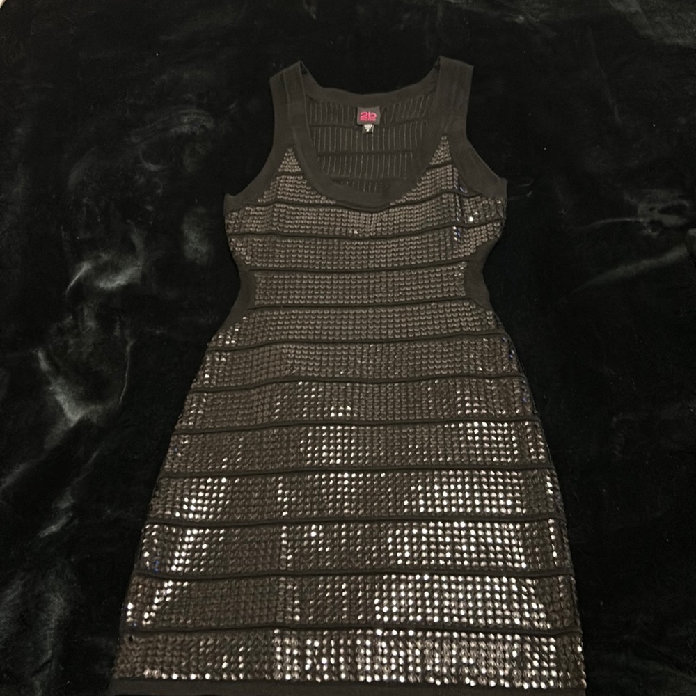 shiny black dress, open back size MEDIUM